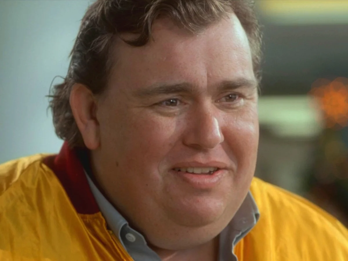 Screenshot with a slightly smiling John Candy